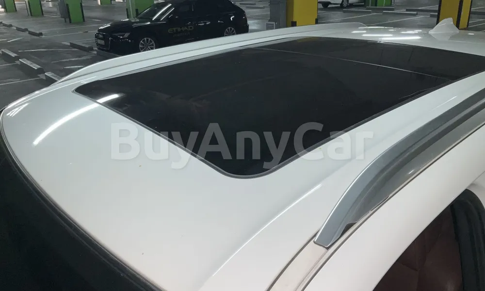 Vehicle photo 5