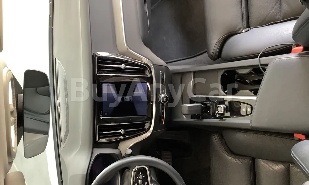 Vehicle photo 9