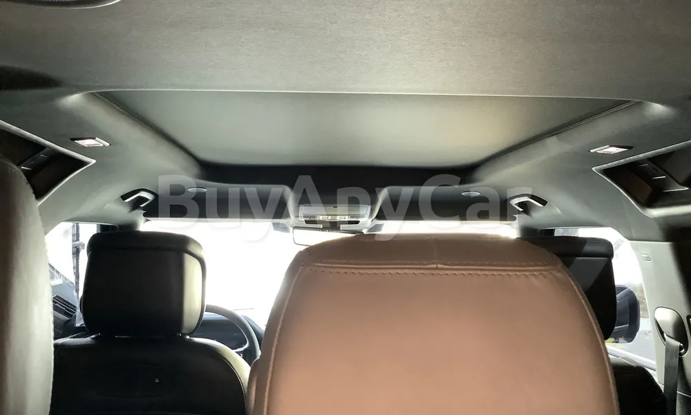 Vehicle photo 10