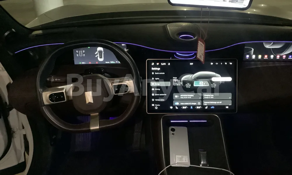 Vehicle photo 8