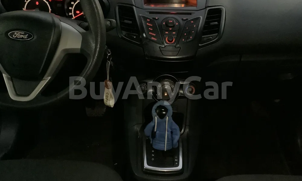Vehicle photo 8