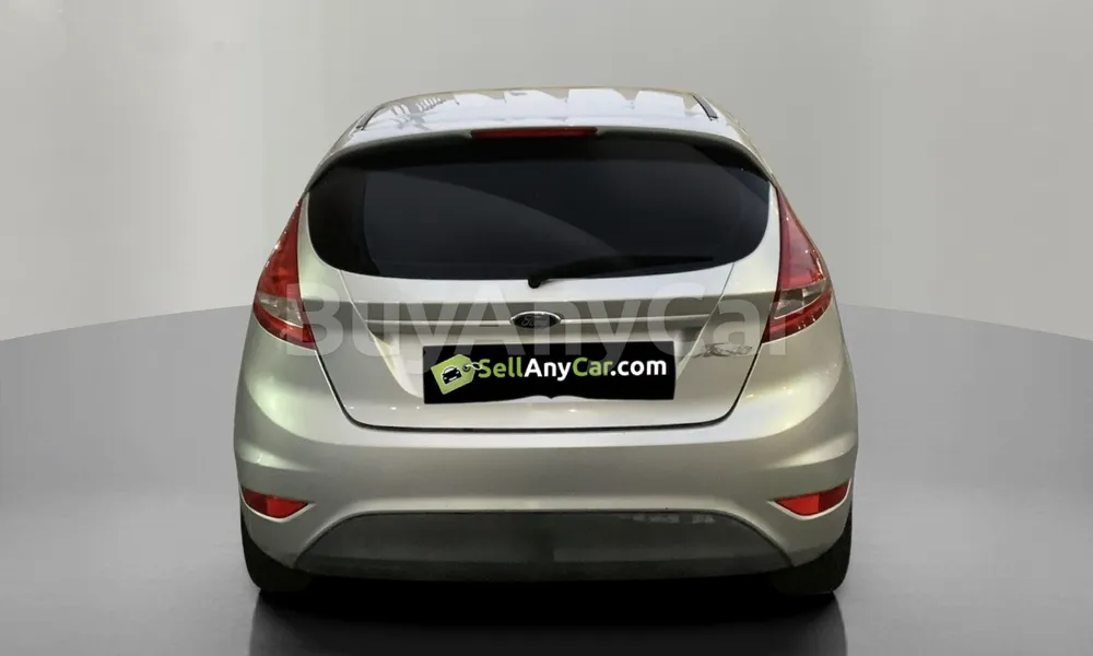 Vehicle photo 2