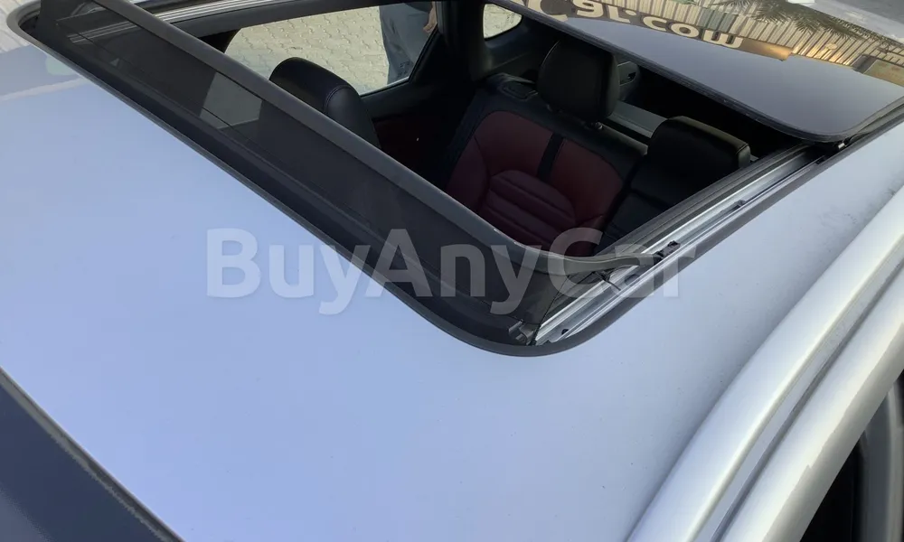 Vehicle photo 5