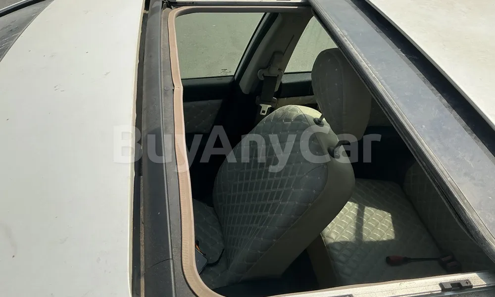 Vehicle photo 5