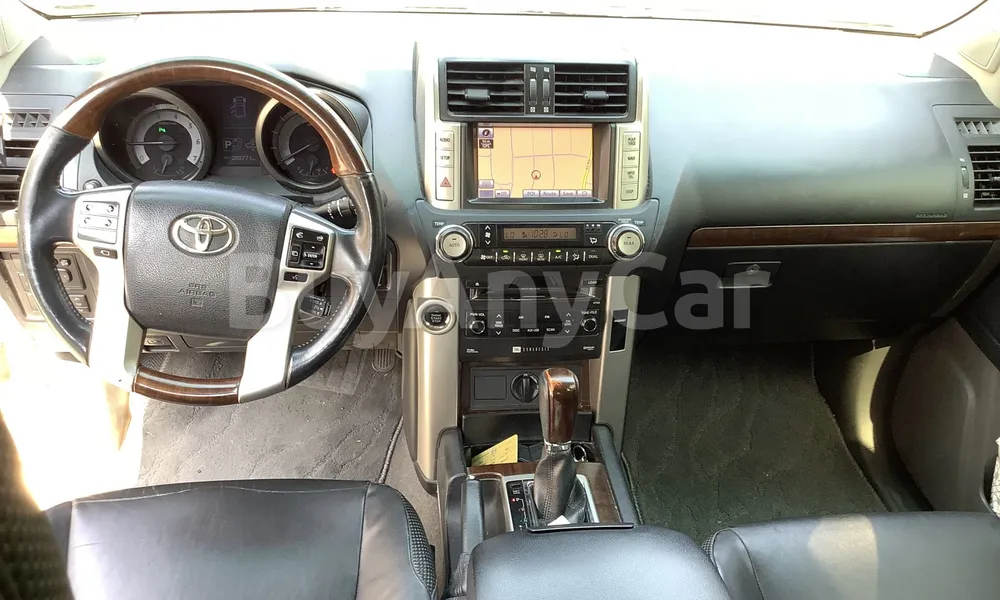 Vehicle photo 8