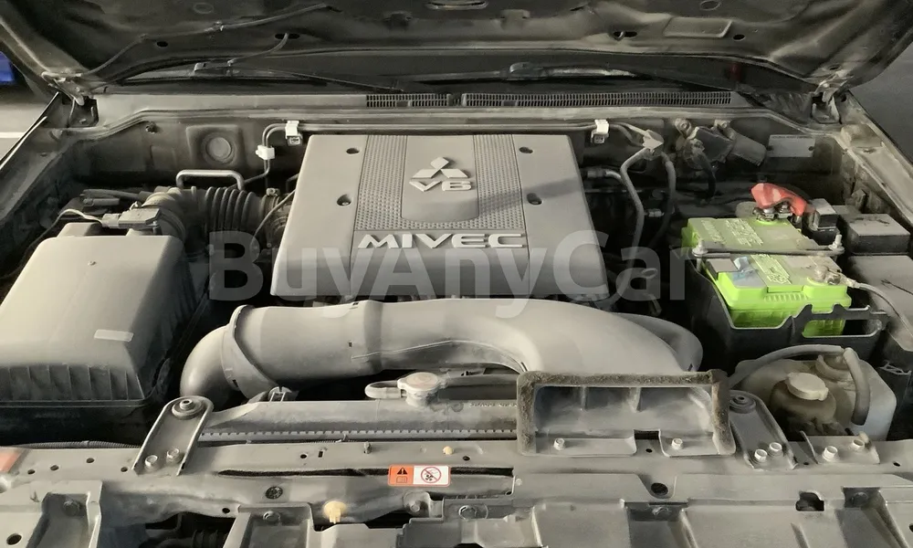 Vehicle photo 6