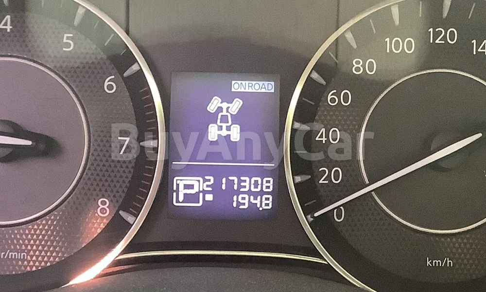 Vehicle photo 8