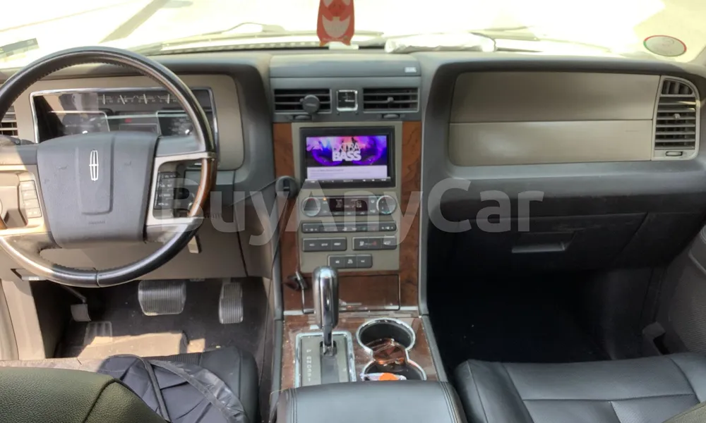 Vehicle photo 8