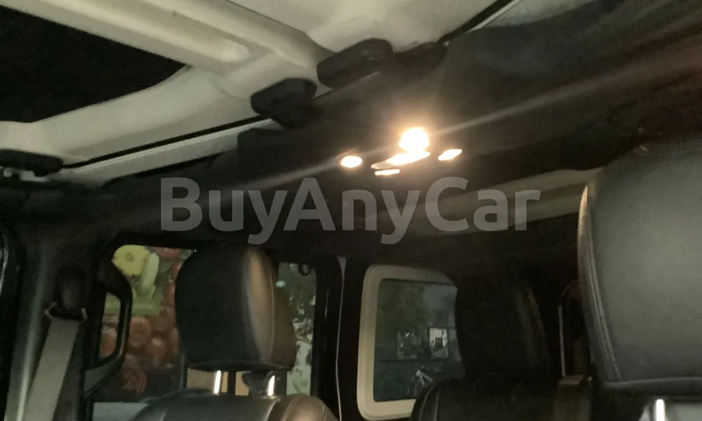 Vehicle photo 9