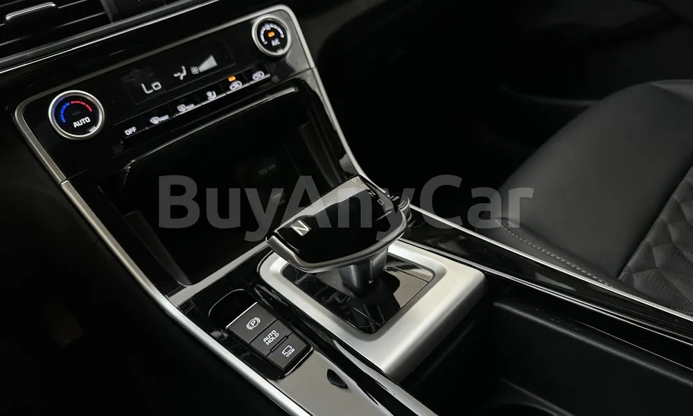 Vehicle photo 10