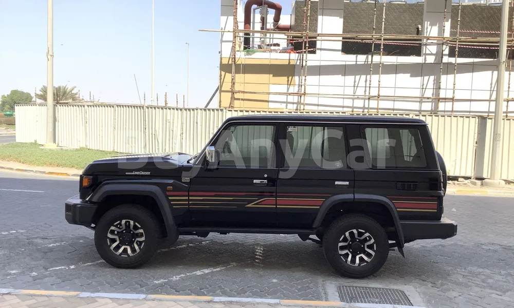 Vehicle photo 3