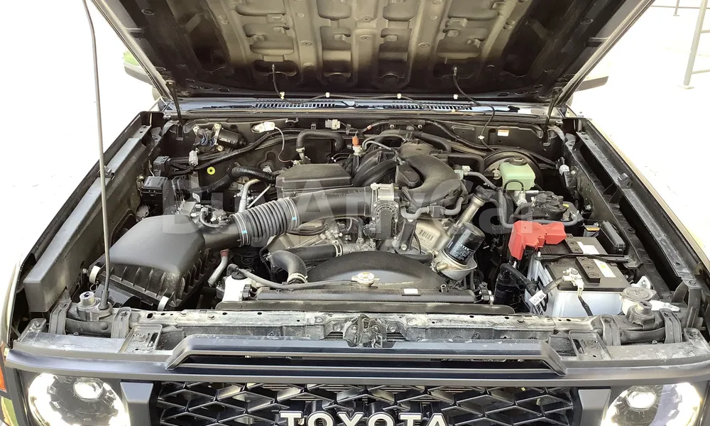 Vehicle photo 6