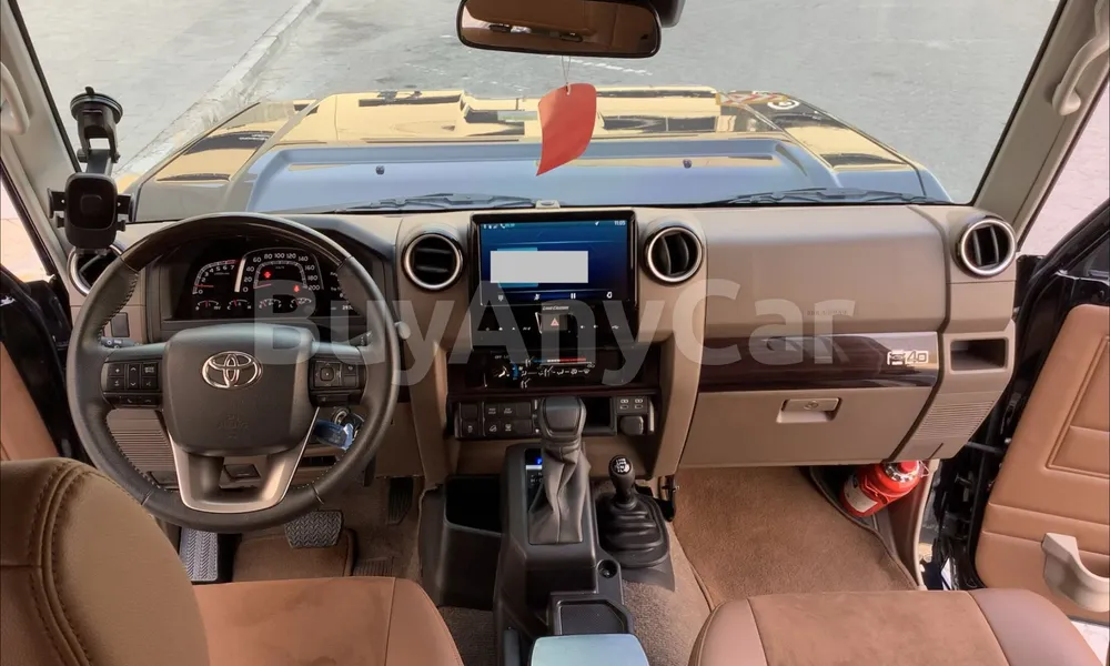 Vehicle photo 7