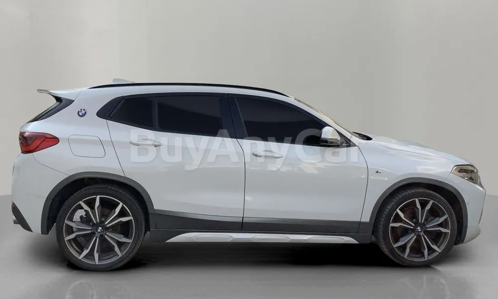 Vehicle photo 3