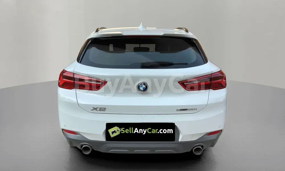 Vehicle photo 2