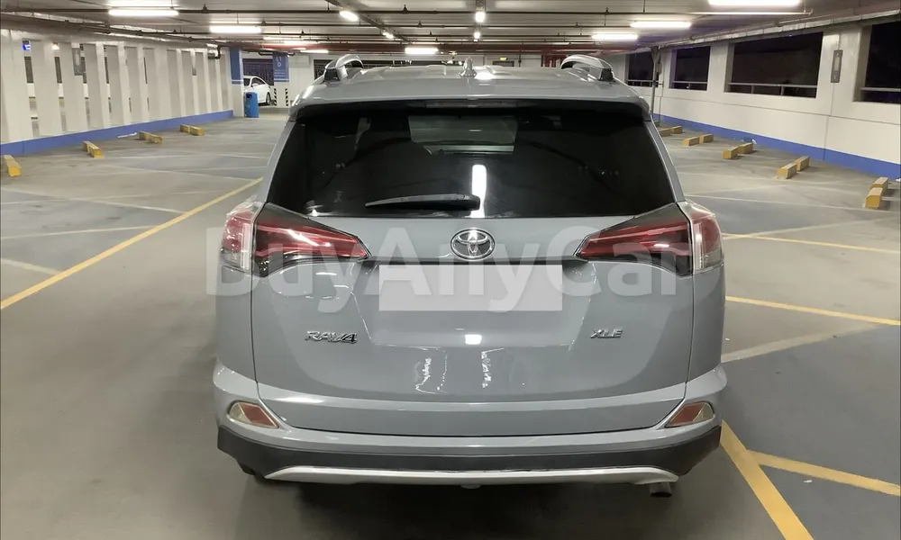 Vehicle photo 2