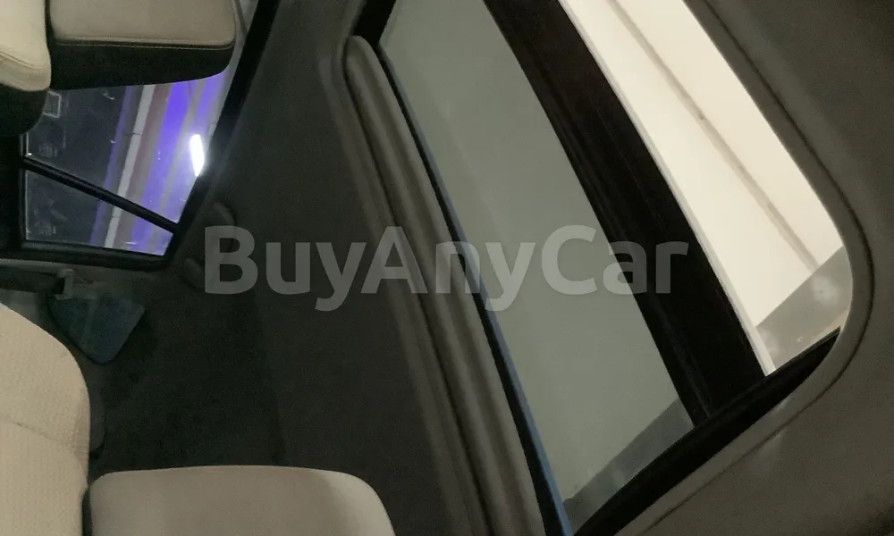 Vehicle photo 9