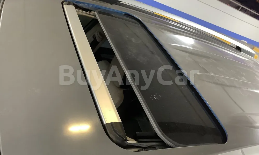 Vehicle photo 5