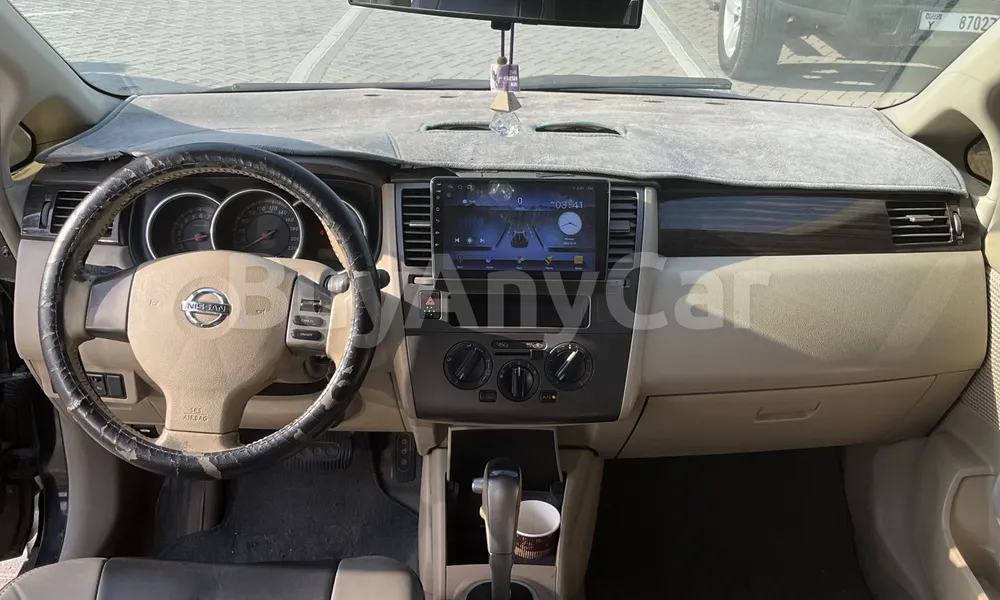 Vehicle photo 8