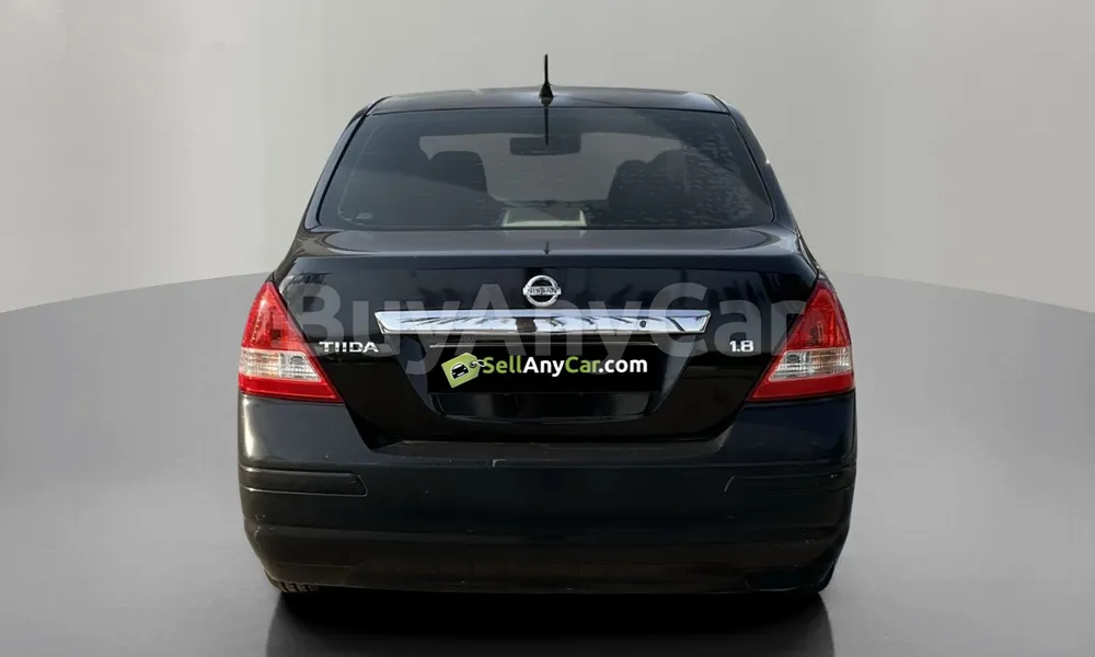Vehicle photo 2