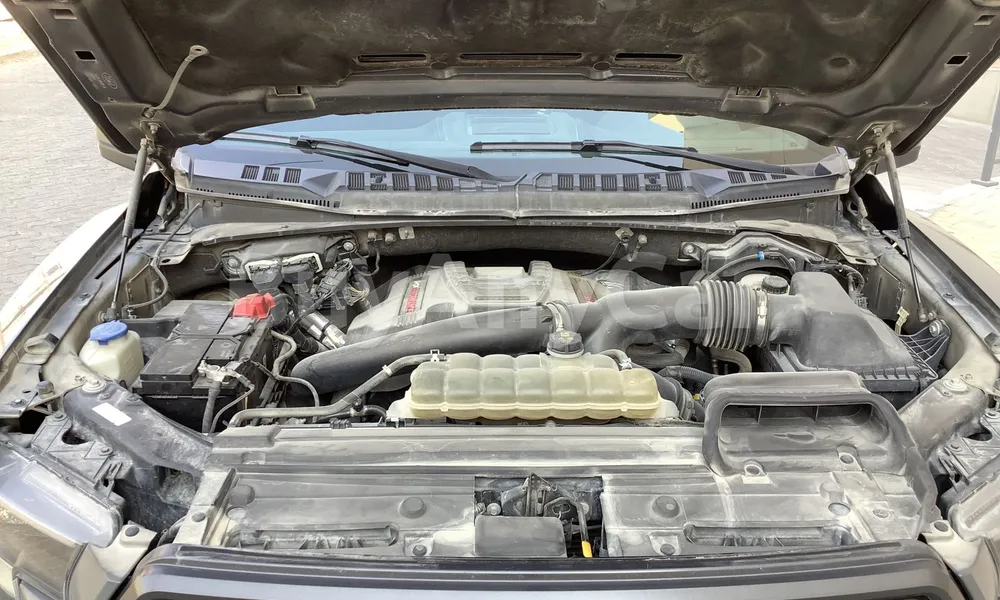 Vehicle photo 6