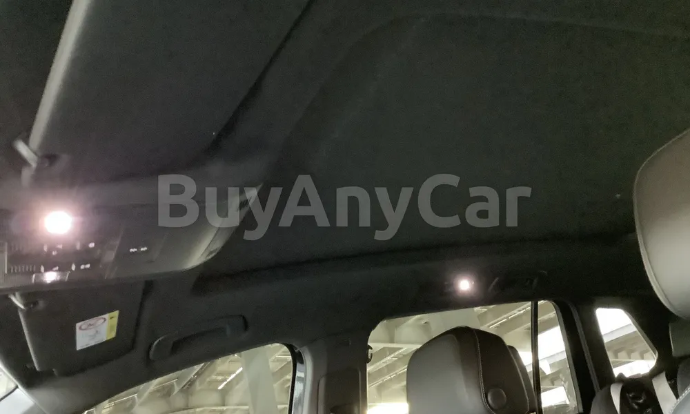 Vehicle photo 9
