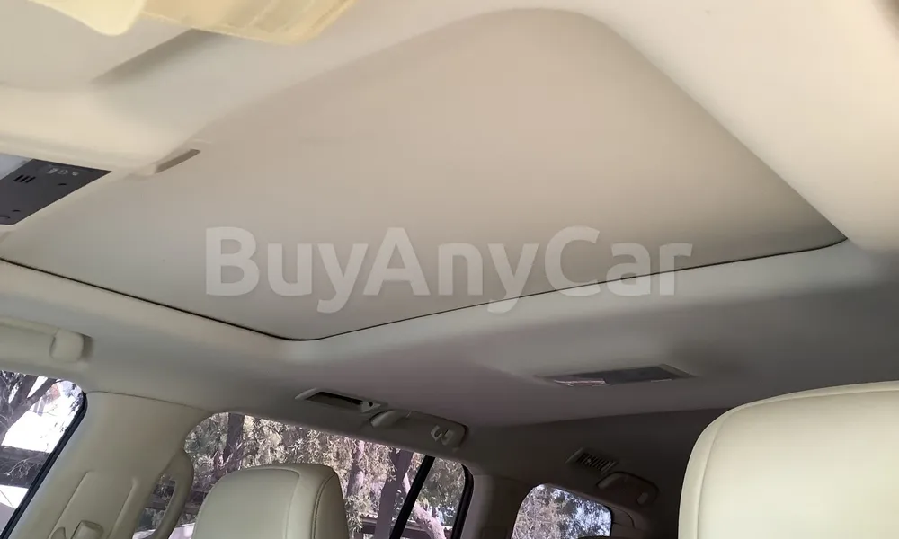Vehicle photo 9