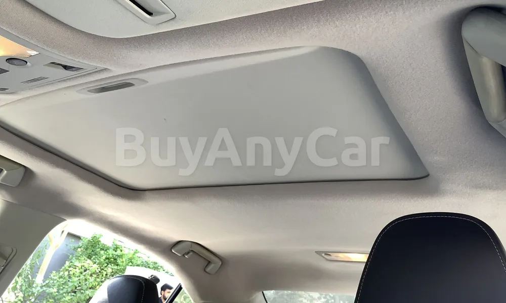 Vehicle photo 9