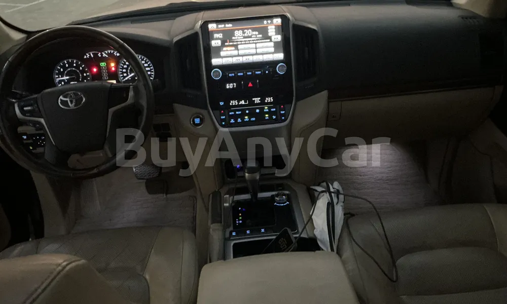 Vehicle photo 8
