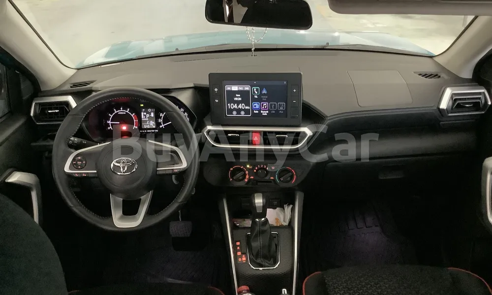 Vehicle photo 8