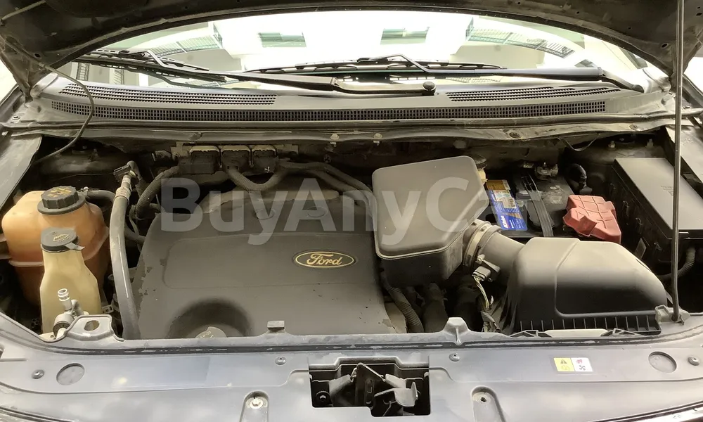 Vehicle photo 8