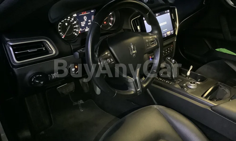 Vehicle photo 13