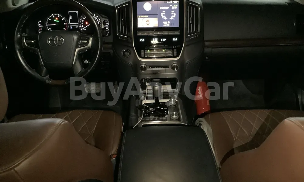 Vehicle photo 8