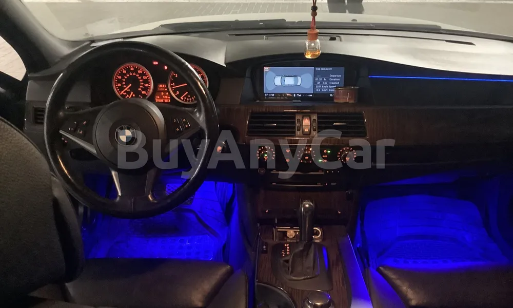 Vehicle photo 9