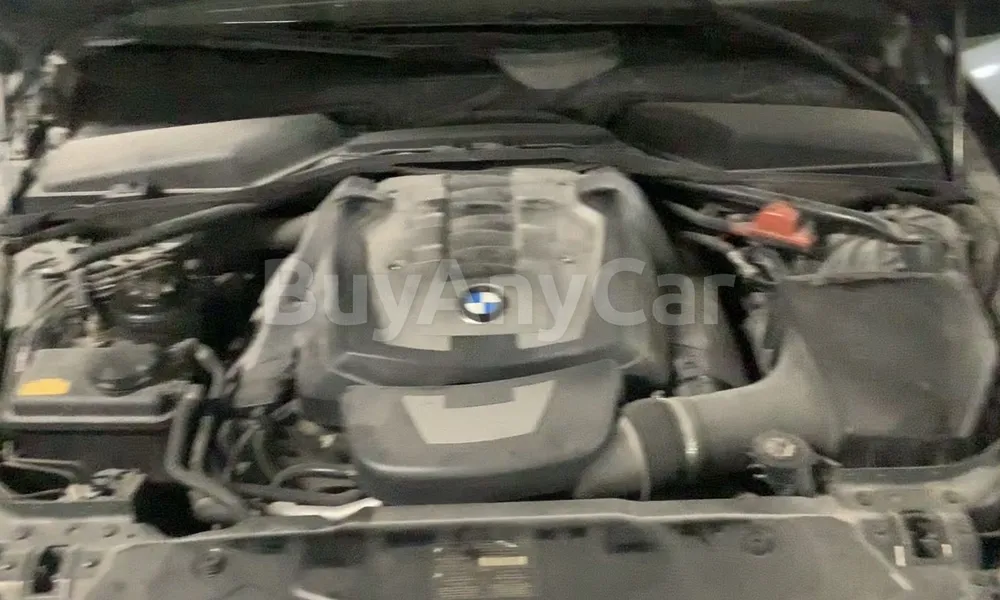 Vehicle photo 5