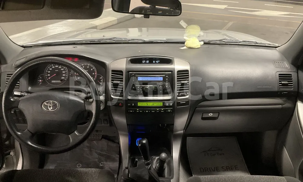 Vehicle photo 7
