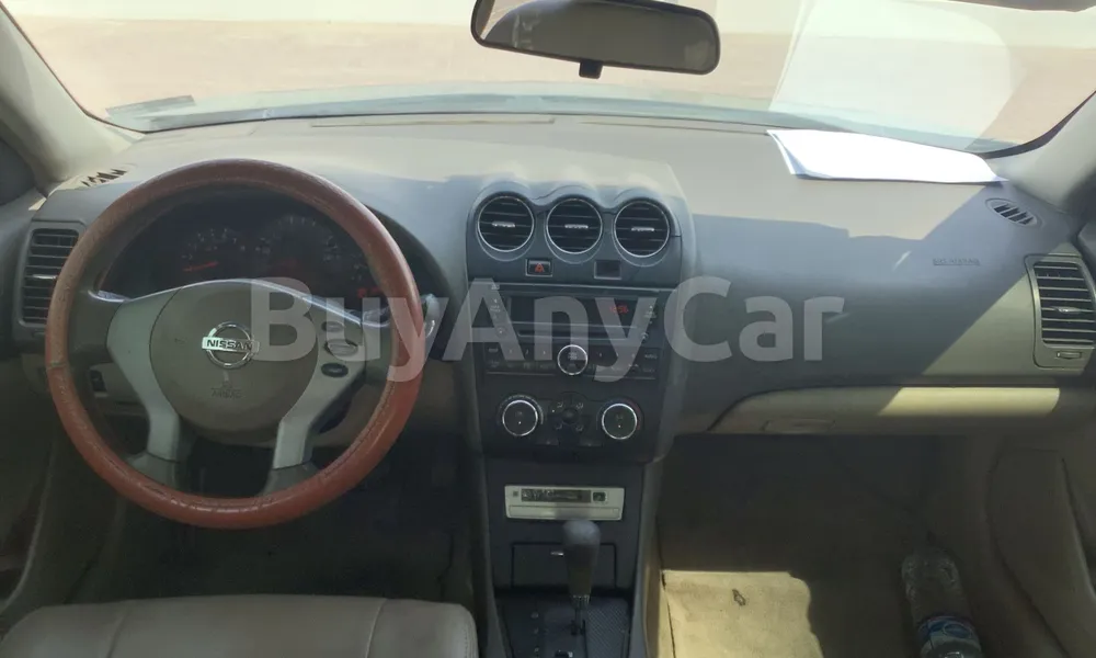 Vehicle photo 6