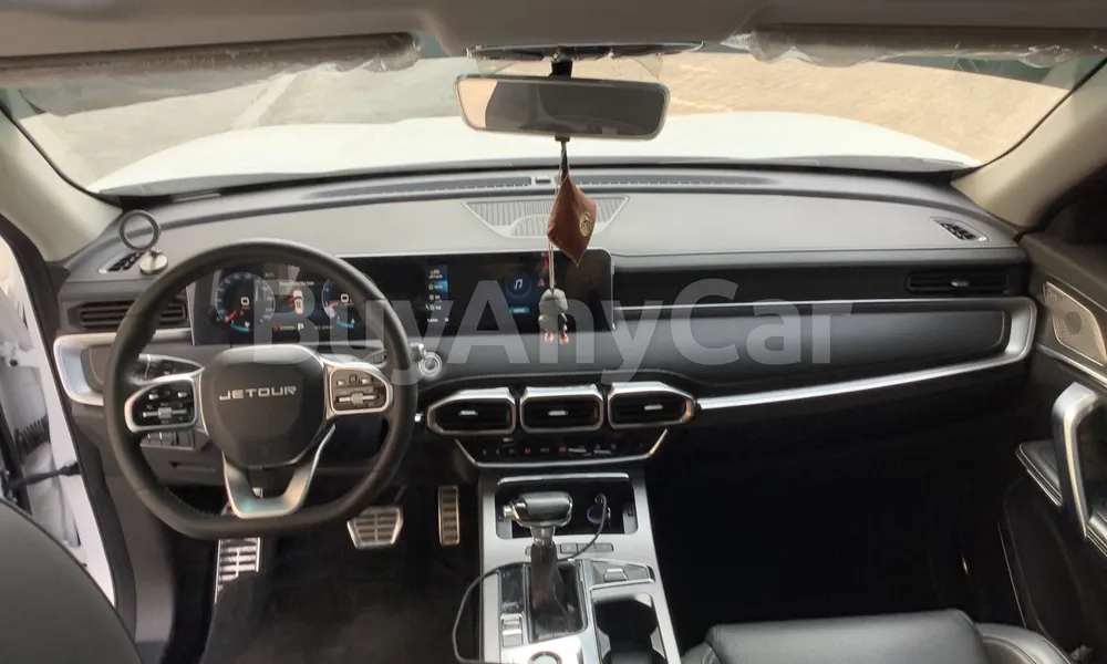 Vehicle photo 8