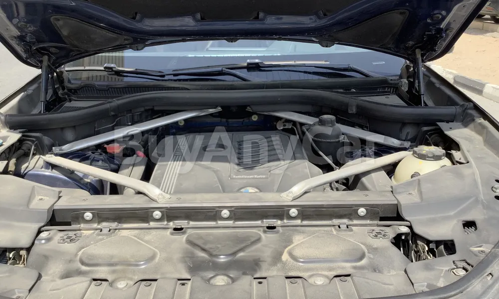 Vehicle photo 6