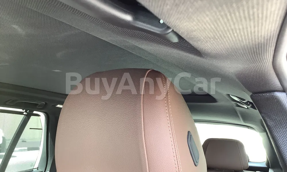 Vehicle photo 9