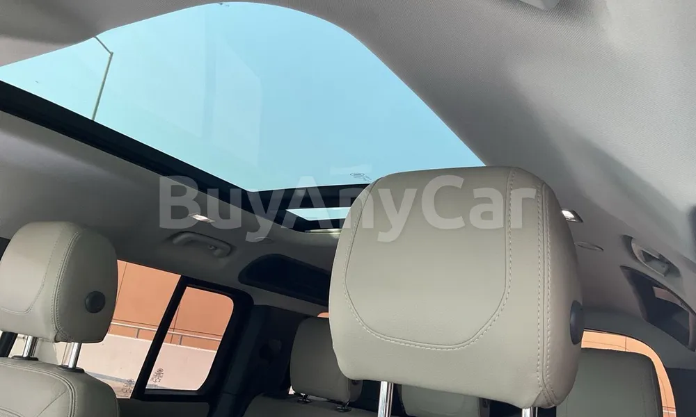 Vehicle photo 8