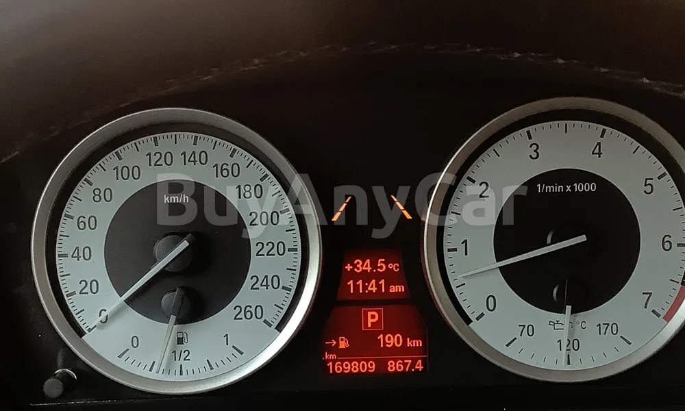 Vehicle photo 9