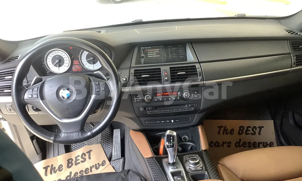 Vehicle photo 8