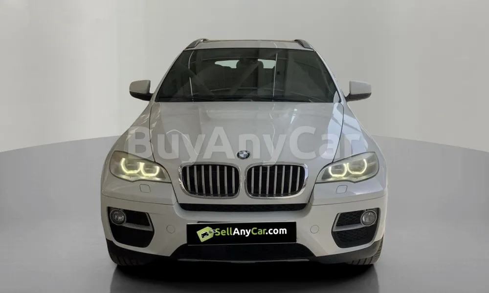 Vehicle photo 1