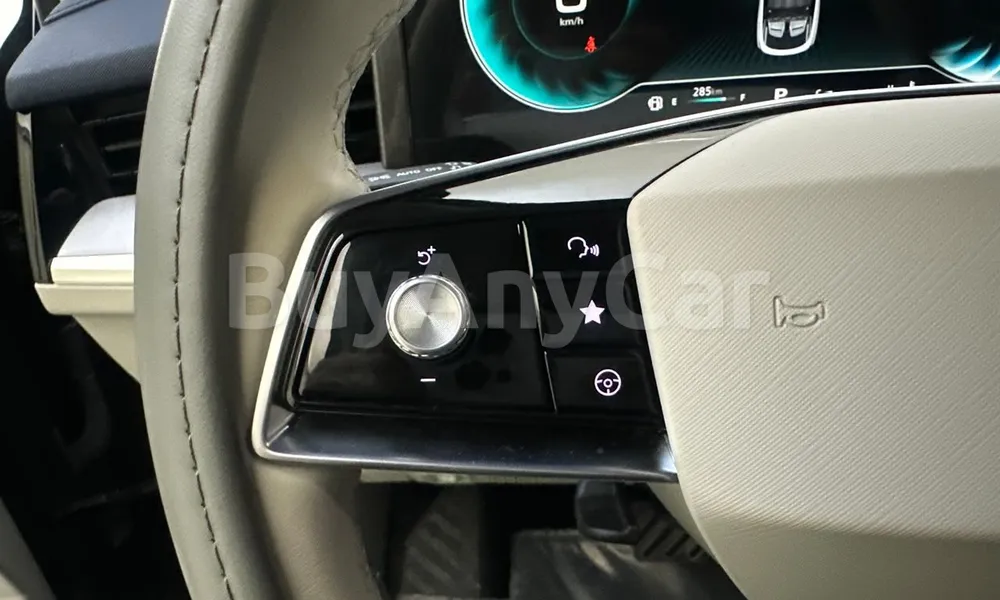 Vehicle photo 12