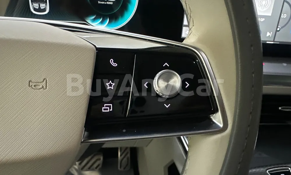 Vehicle photo 13