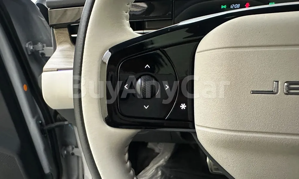 Vehicle photo 11