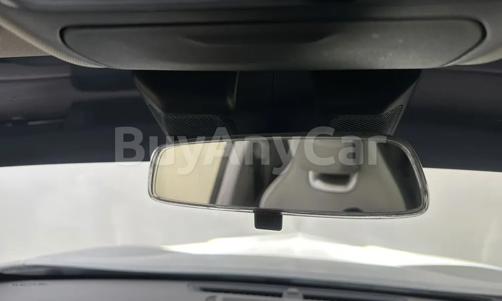 Vehicle photo 12