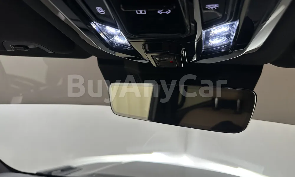 Vehicle photo 12