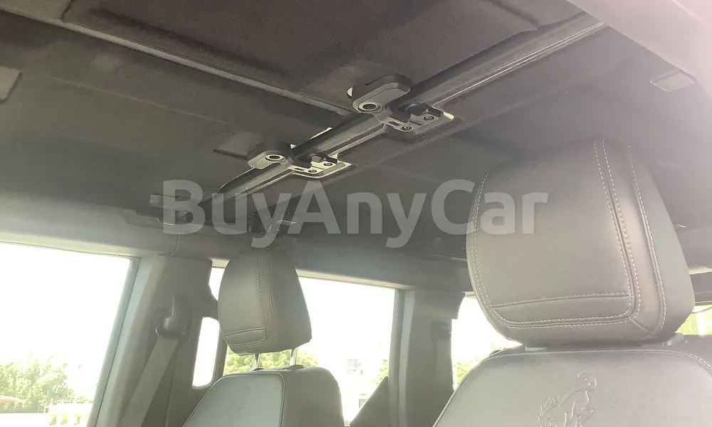 Vehicle photo 9